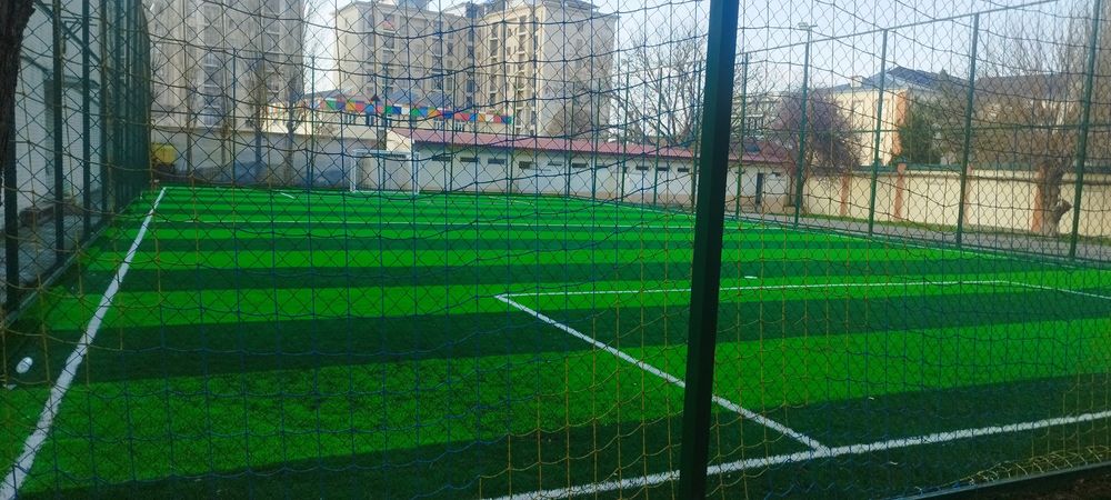 Futbolniy iskustviniy polya