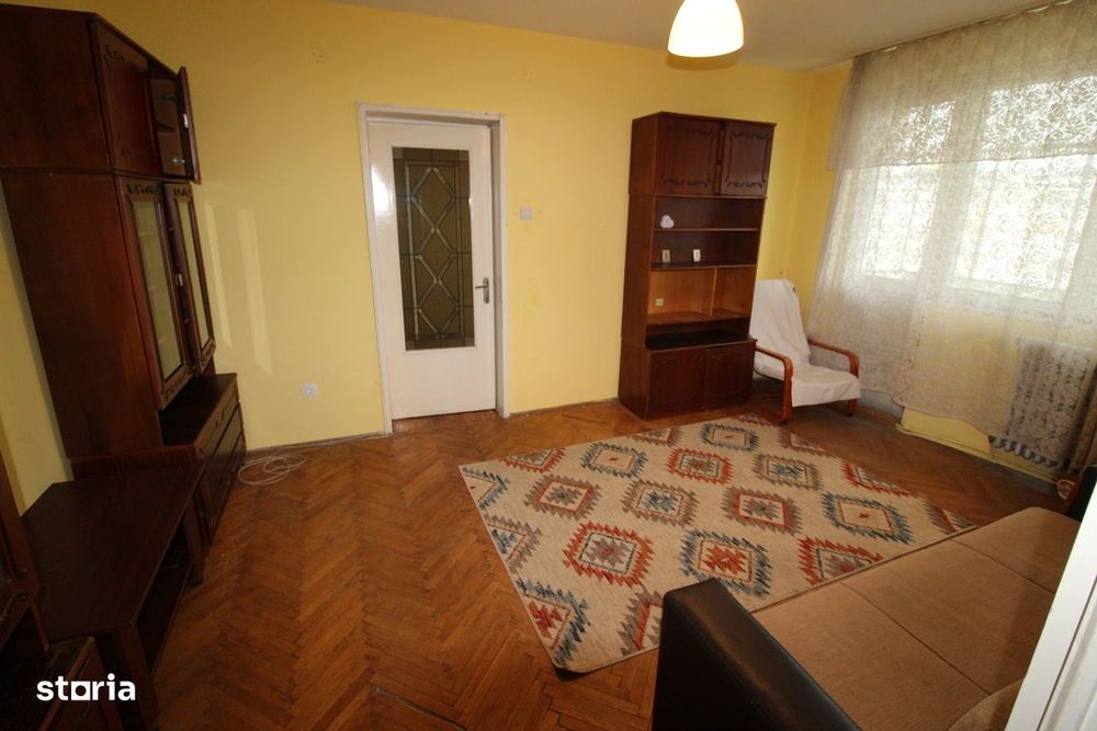 Vând apartament 2 camere în Hunedoara, zona Micro3-Str.Cerbului, 44mp