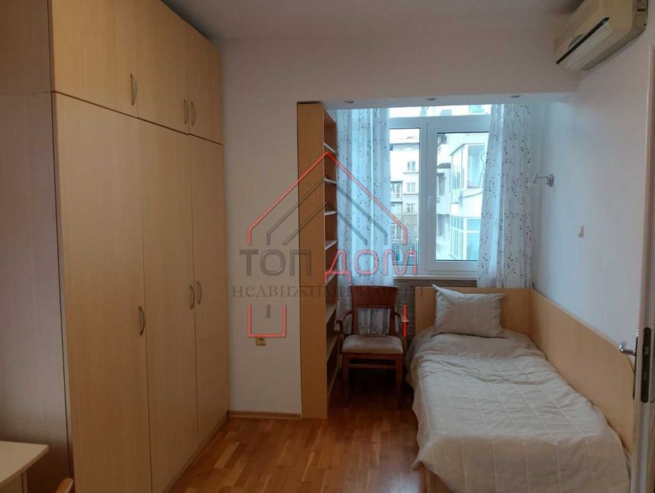 Дава се под наем Тристаен апартамент в Варна, Център - 80 кв.м за 561 € - Снимка #8