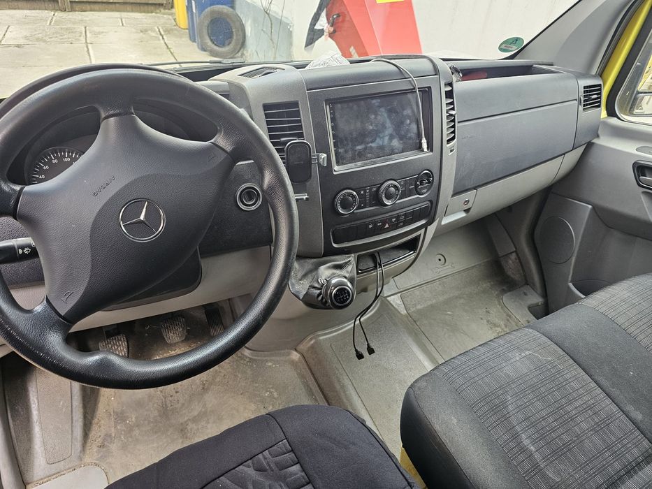 Vand microbuz Mercedes Sprinter, 2.2, 8+1 locuri, din 2015