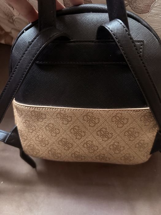 Guess оригинална раничка