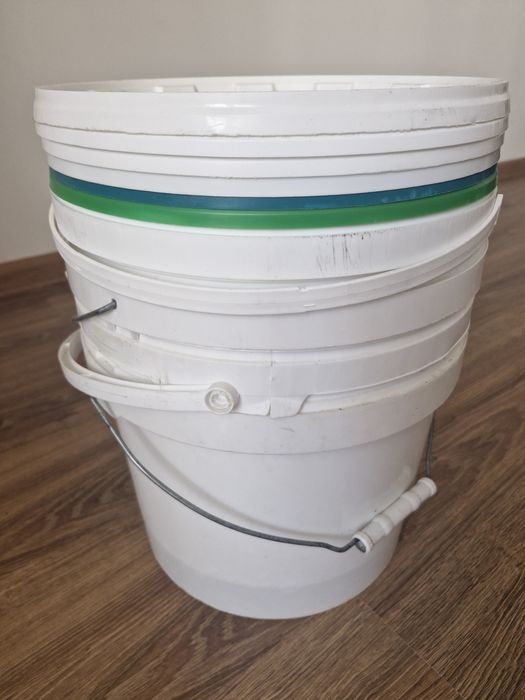 Продам ведро 10л