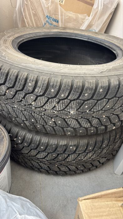 Зимние шины 215/65R16