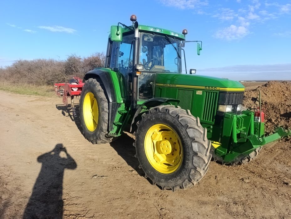 John  Deere 6800