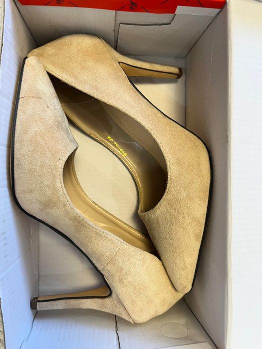 Продаю туфли на каблуке