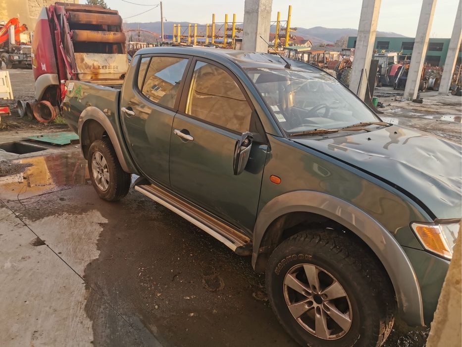 Mitsubishi L200 avariat