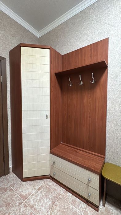 Прихожая мебель, шкаф+зеркало+тумбы
