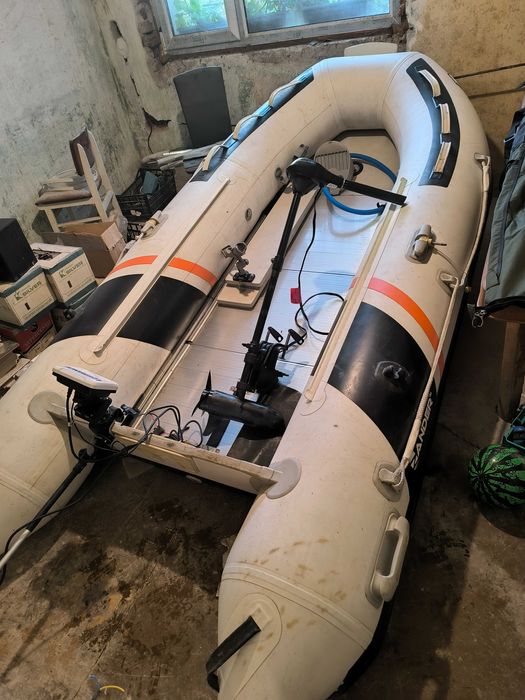 Продавам Лодка Зандер330 може бартер за лодка за захранка Ивайло