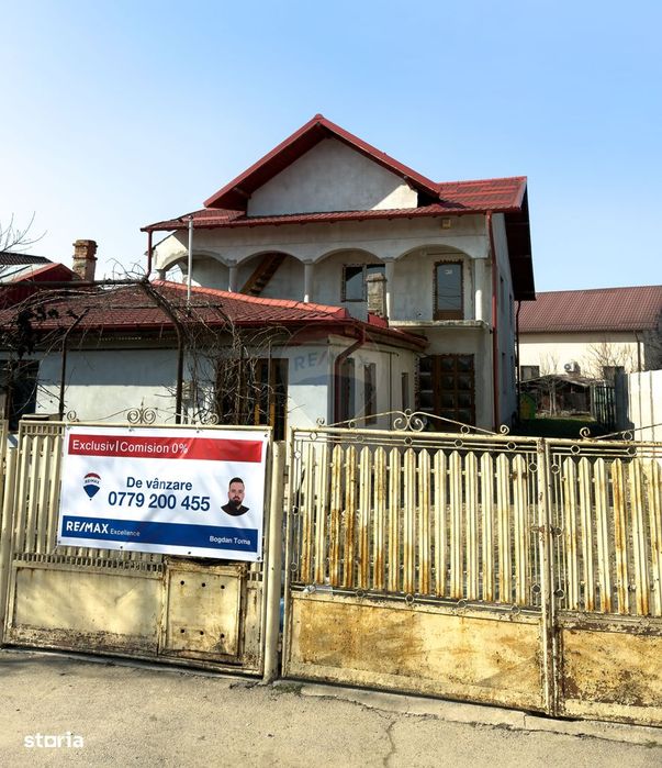 Casă / Vilă cu 8 camere de vânzare în zonă centrală - Urlati