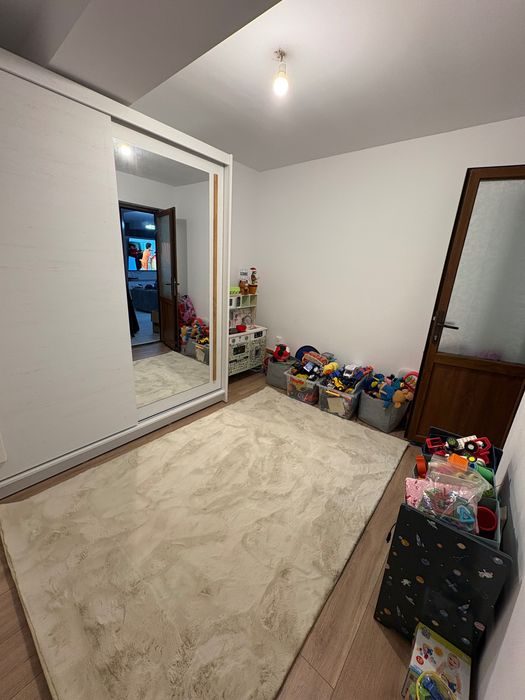 Vând apartament 3 camere