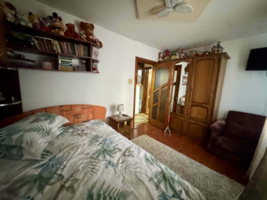 Apartament de vânzare – finisaje bune, mobilat, disponibil imediat