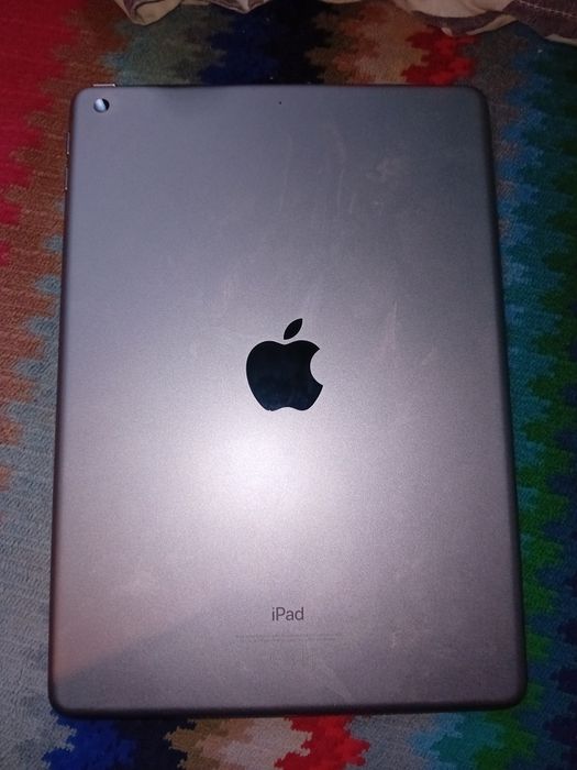 Ipad 6th gen 128gb Grey