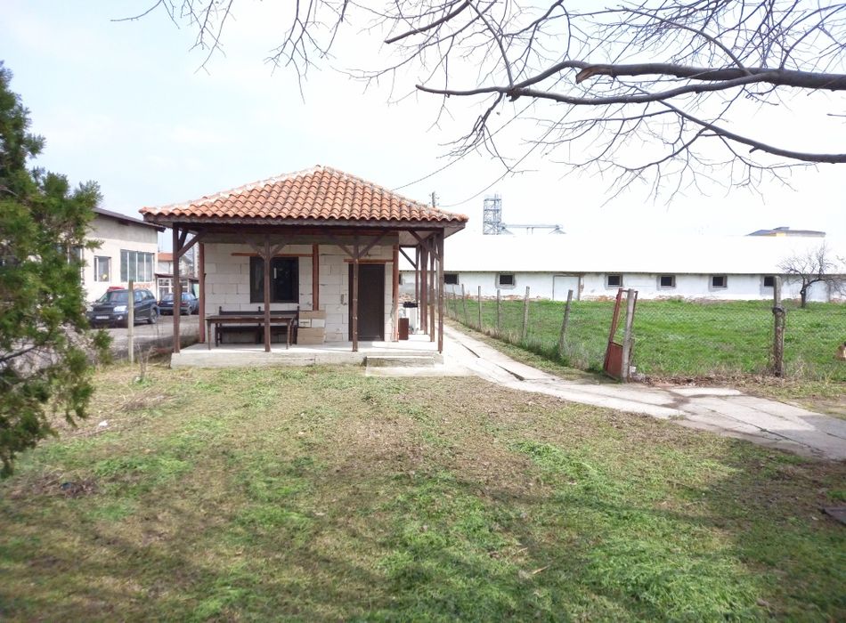 Продава се Промишлена сграда в Чирпан - 7500 кв.м за 31 €/кв.м - Снимка #2