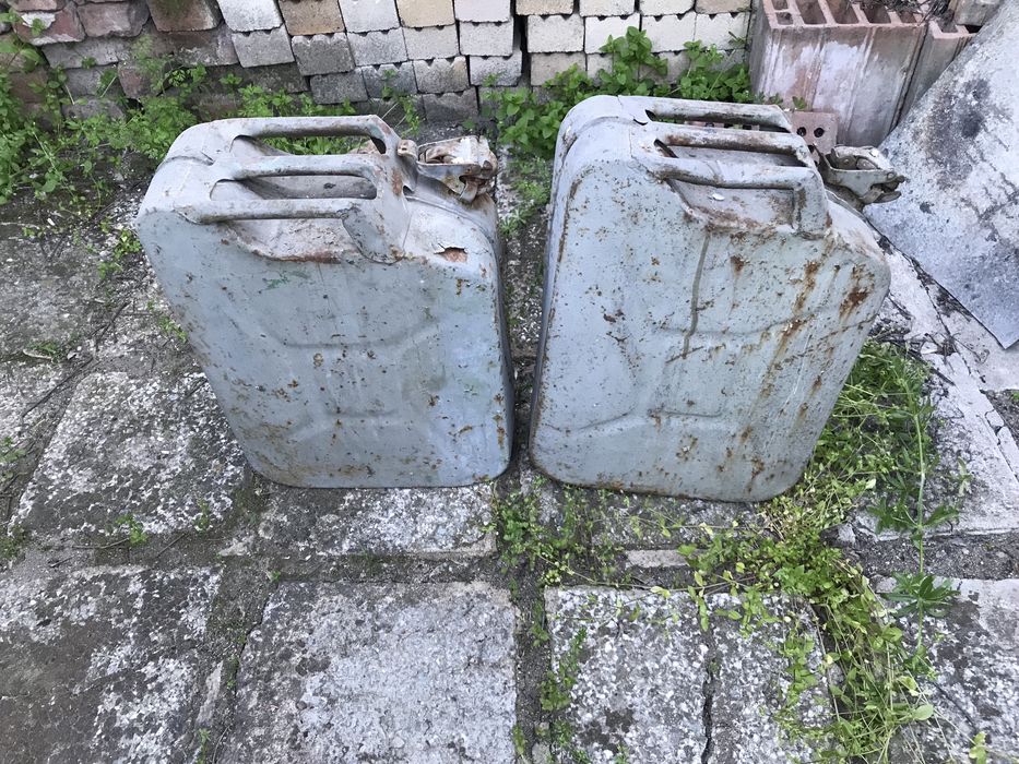 Метални туби за бензин