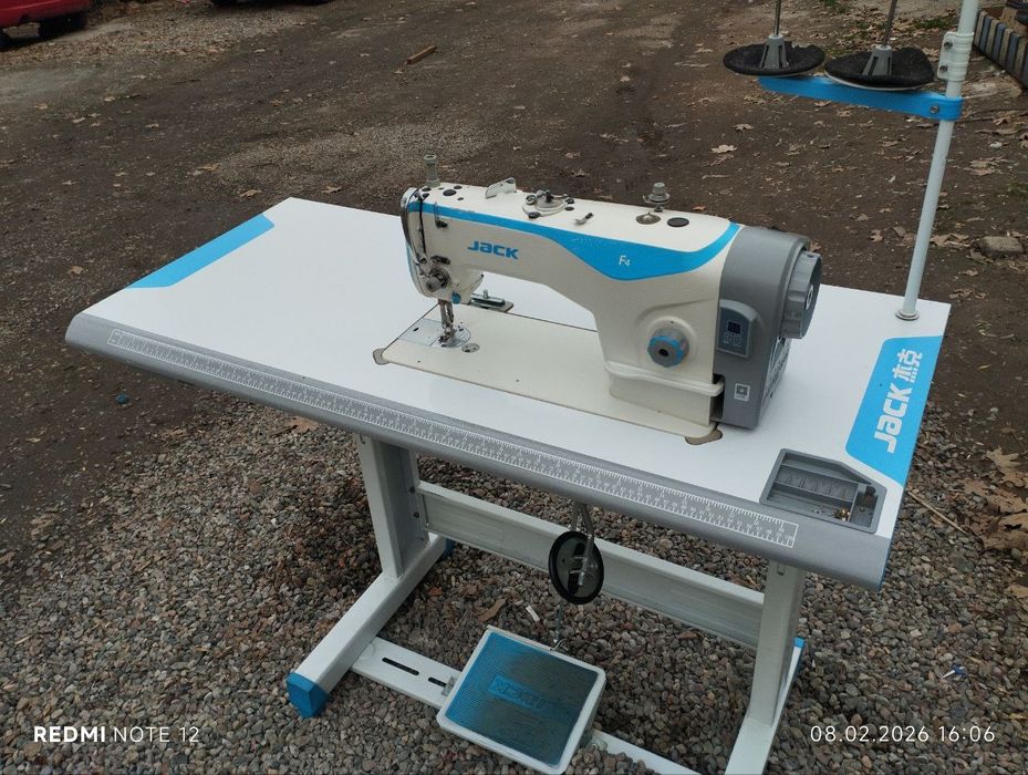 Продаётся швейная машина