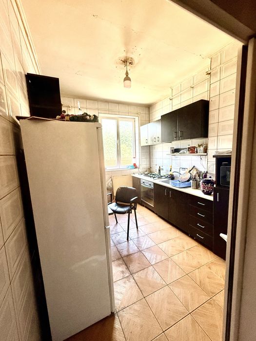 Apartament de vanzare 3 camere 75 mp | Necesita Renovare Completa | Etaj 1 | Metrou | Bloc reabilitat | Bucureștii Noi