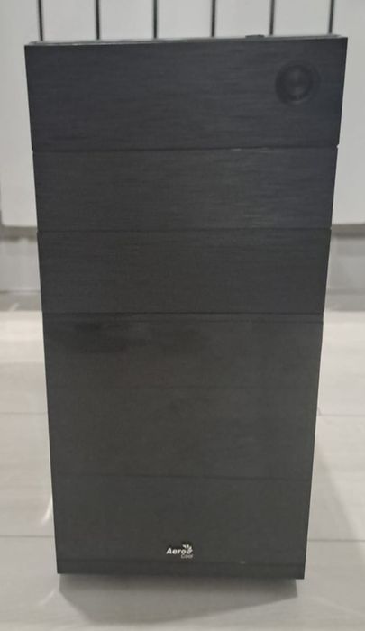 Продам корпус aerocool cs 105