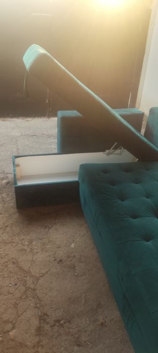 Colțar extensibil catifea verde smarald | Ladă depozitare | 1200 lei