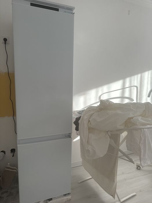 Холодильник встраеваемый