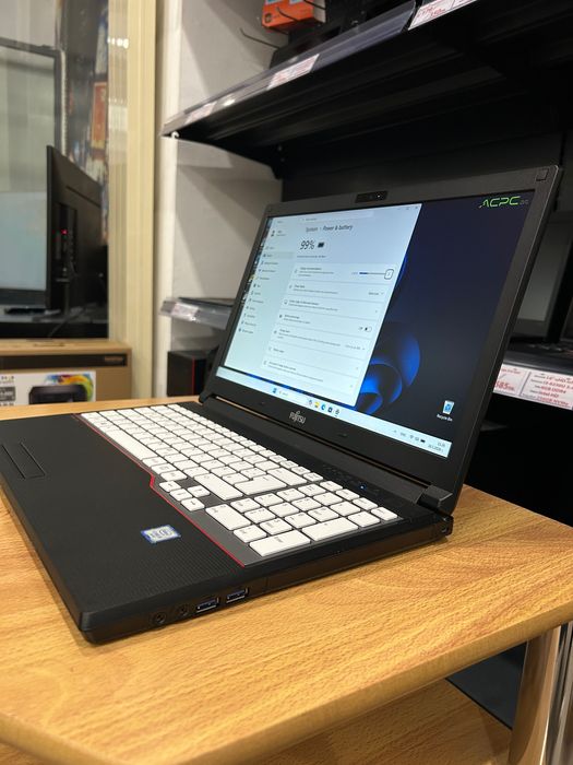 Като нов! Японски лаптоп Fujitsu E556 i5/8GB RAM/256GB SSD, 3м. гаранция!