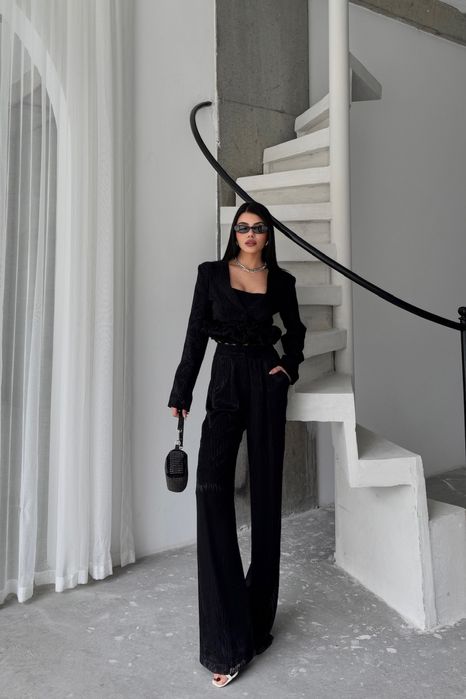 Дамски черен костюм от 3 части – сако, топ и широк панталон