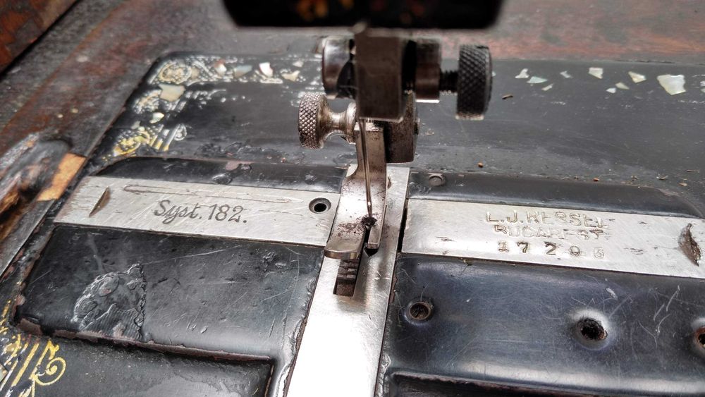 Masina de cusut veche marca WERTHEIM stare functionala