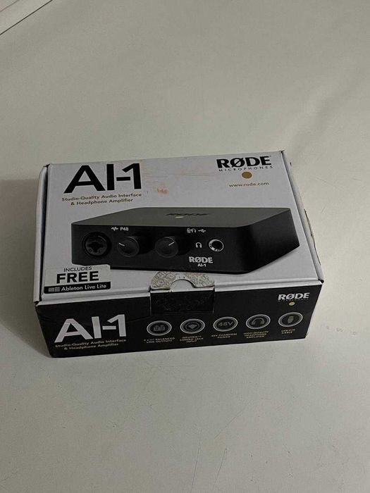 Звуковая карта аудио интерфейс RODE AI-1
