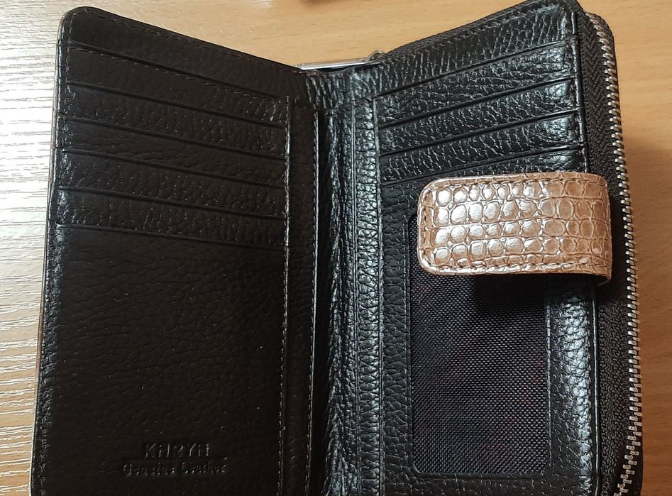 Новый кожаный кошелек