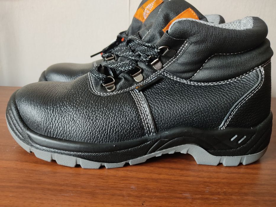 Продам ботинки новые