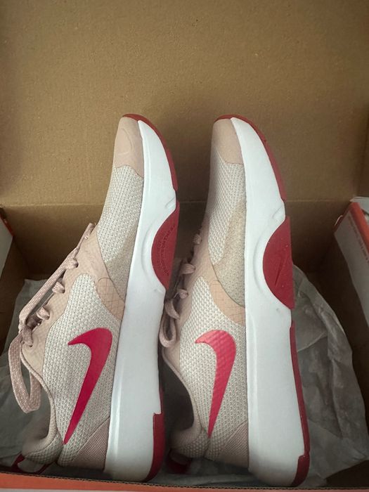 Nike маратонки - нови!!