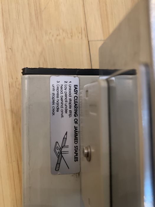 capsatoare profesionale Esselte 1300 si perforatoare