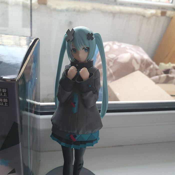 СРОЧНО Продаю фигурку