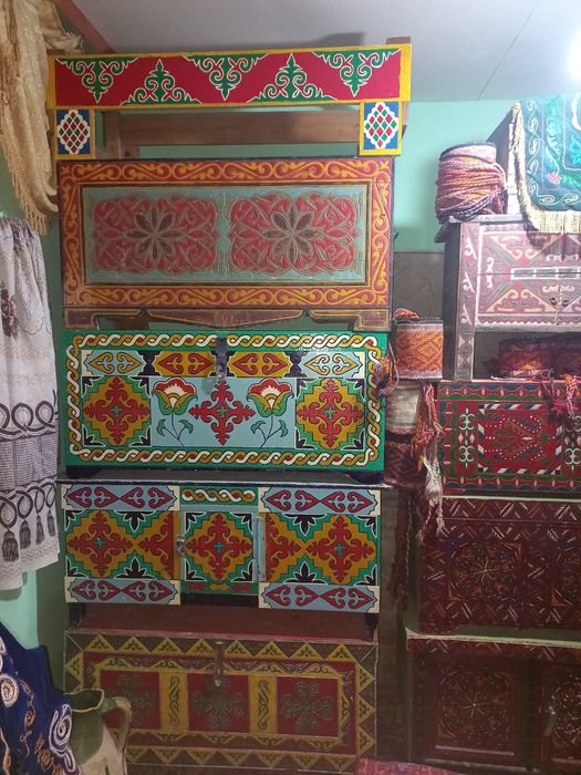 Қазақи қол өнер сатылады