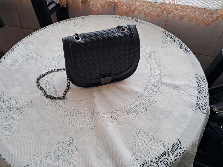 Кожено яке и дамски чанти