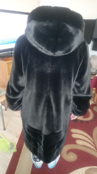 Продам эко шубу под норку.