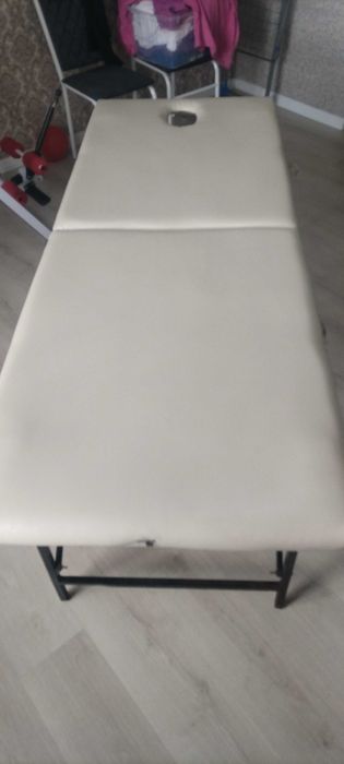 Кушетка с вырезом для лица