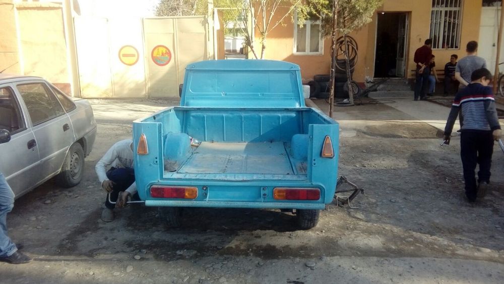 Ishlab turgan moshina xamma joyi zavod