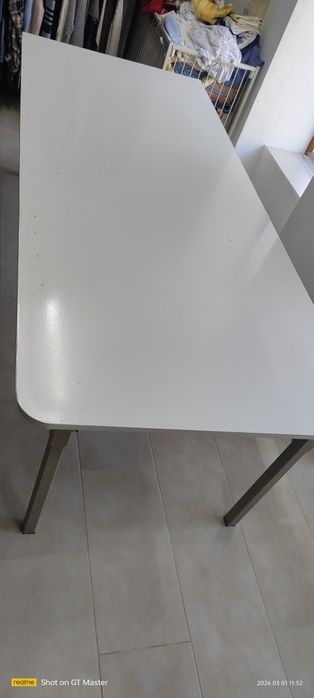 Masă din pal cu cadru metalic