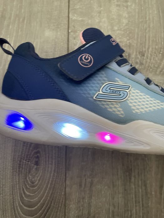 Skechers cu leduri nr.35