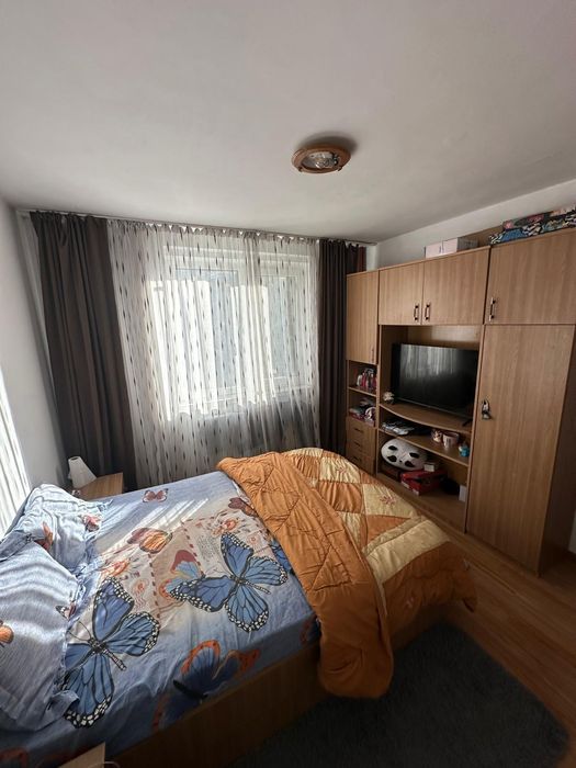 Vând apartament 2 came in centrul  orașului Pitești