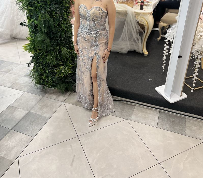 Офицялна рокля