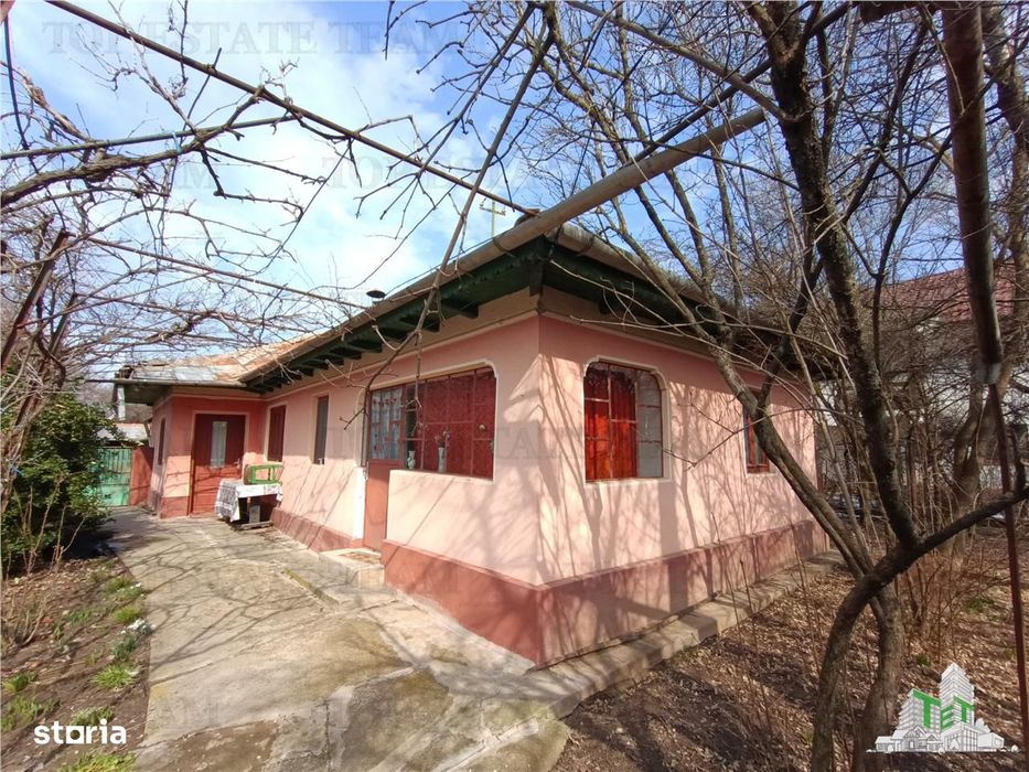 Casa taraneasca traditionala pe parter cu gradina si livada 1700mp in
