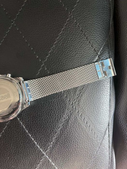 Продавам оригинален мъжки часовник Just Cavalli