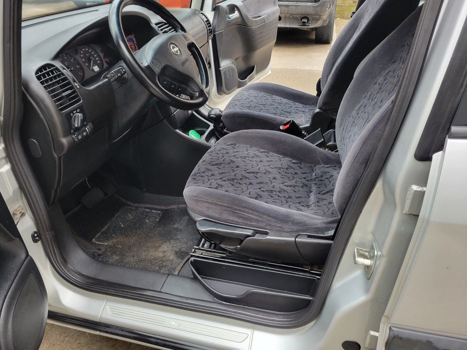 Продавам Opel Zafira