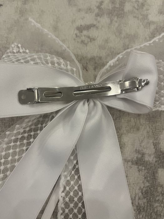 Заколка, виде бантика, очень красивая