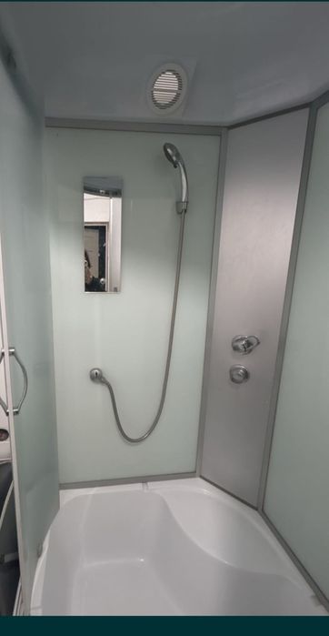 Душевая кабина в отличном состоянии