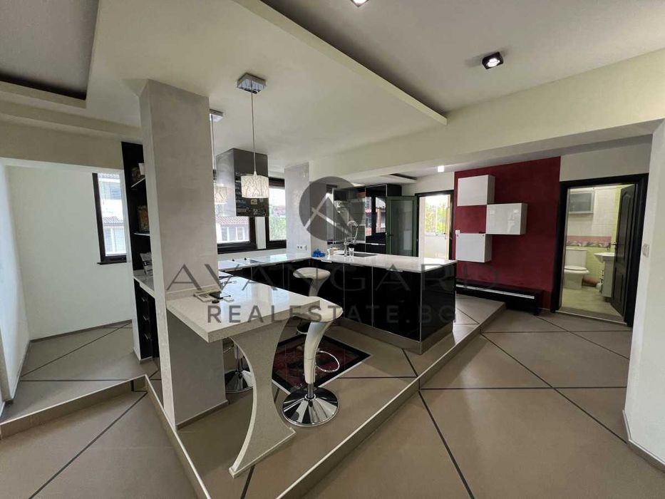 оф.21093 Голям 3-стаен до х-л Ст. Петербург