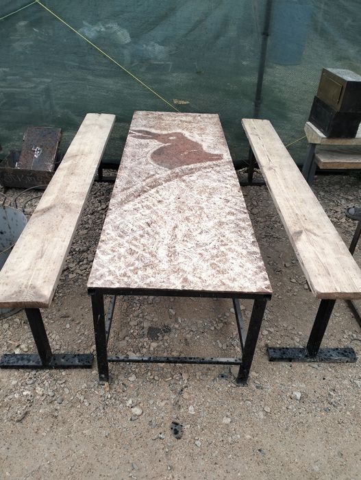 Продам не дорого стол и лавочки