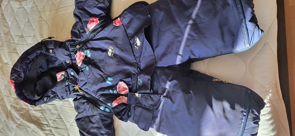 Продам комбинезон детский зимний на девочку