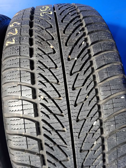 Vand 2 anvelope 225 40 18 m+s Goodyear Ultragrip 8 MO - foarte bune